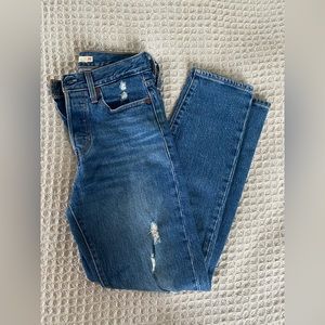 Levi’s ripped wedgie jeans size 25